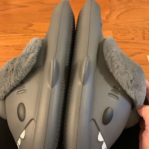 Shark furry (one pair) house slippers.  I have three Size 36-37 - Picture 7 of 10